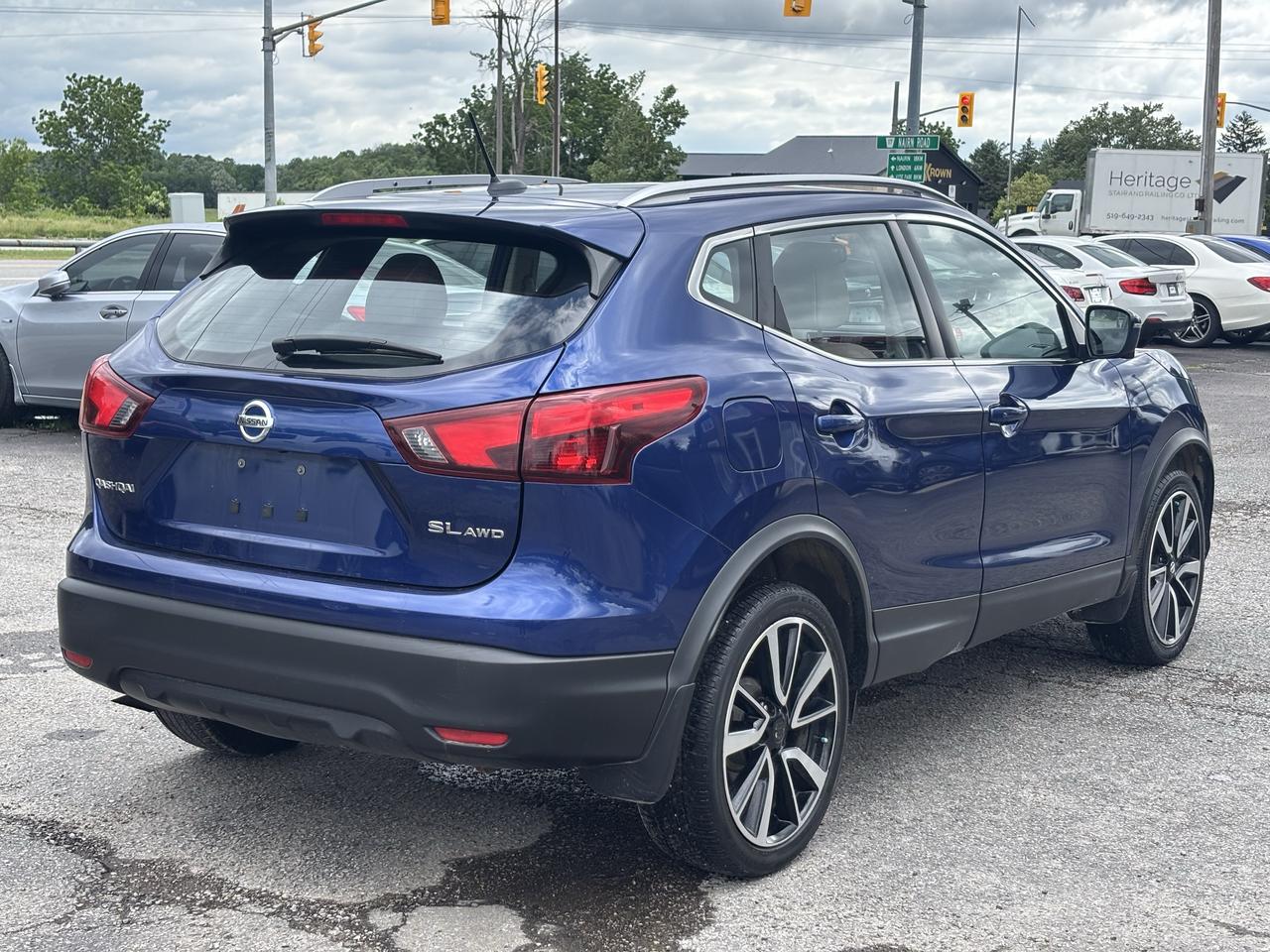 2017 Nissan Qashqai SL *LEATHER* certified Photo2