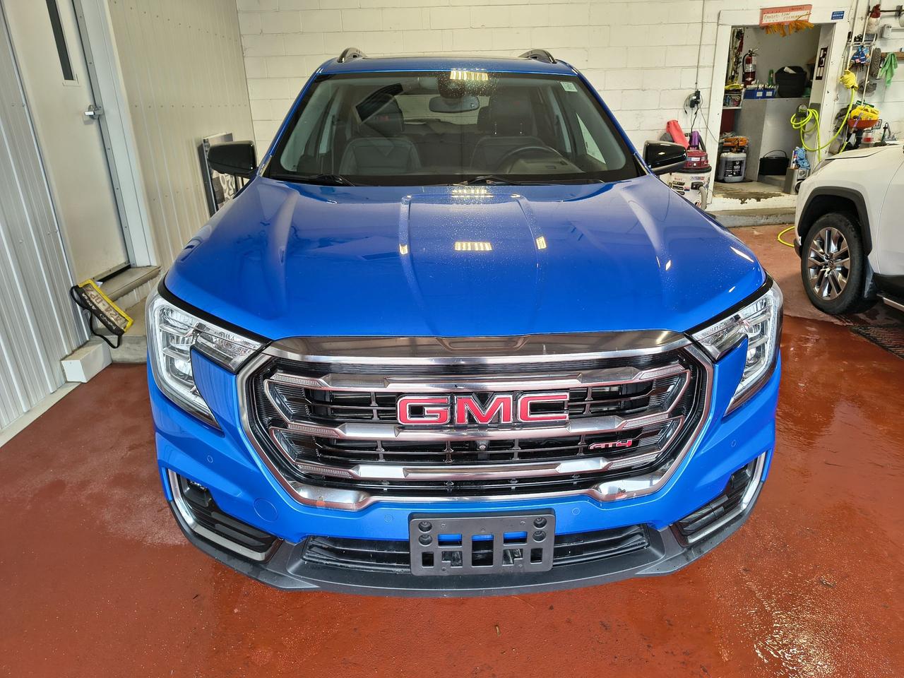 2024 GMC Terrain AT4 Photo0