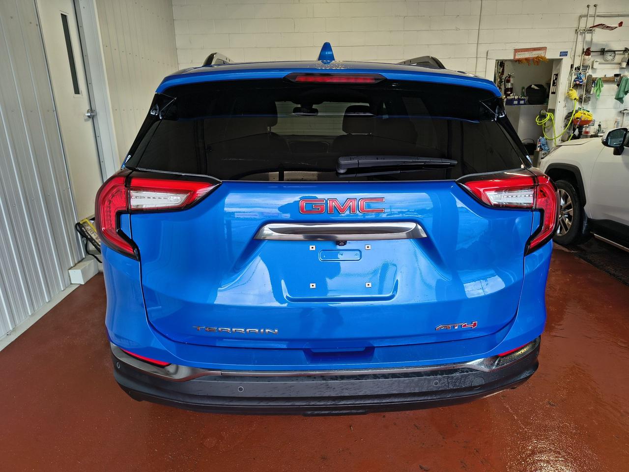 2024 GMC Terrain AT4 Photo0