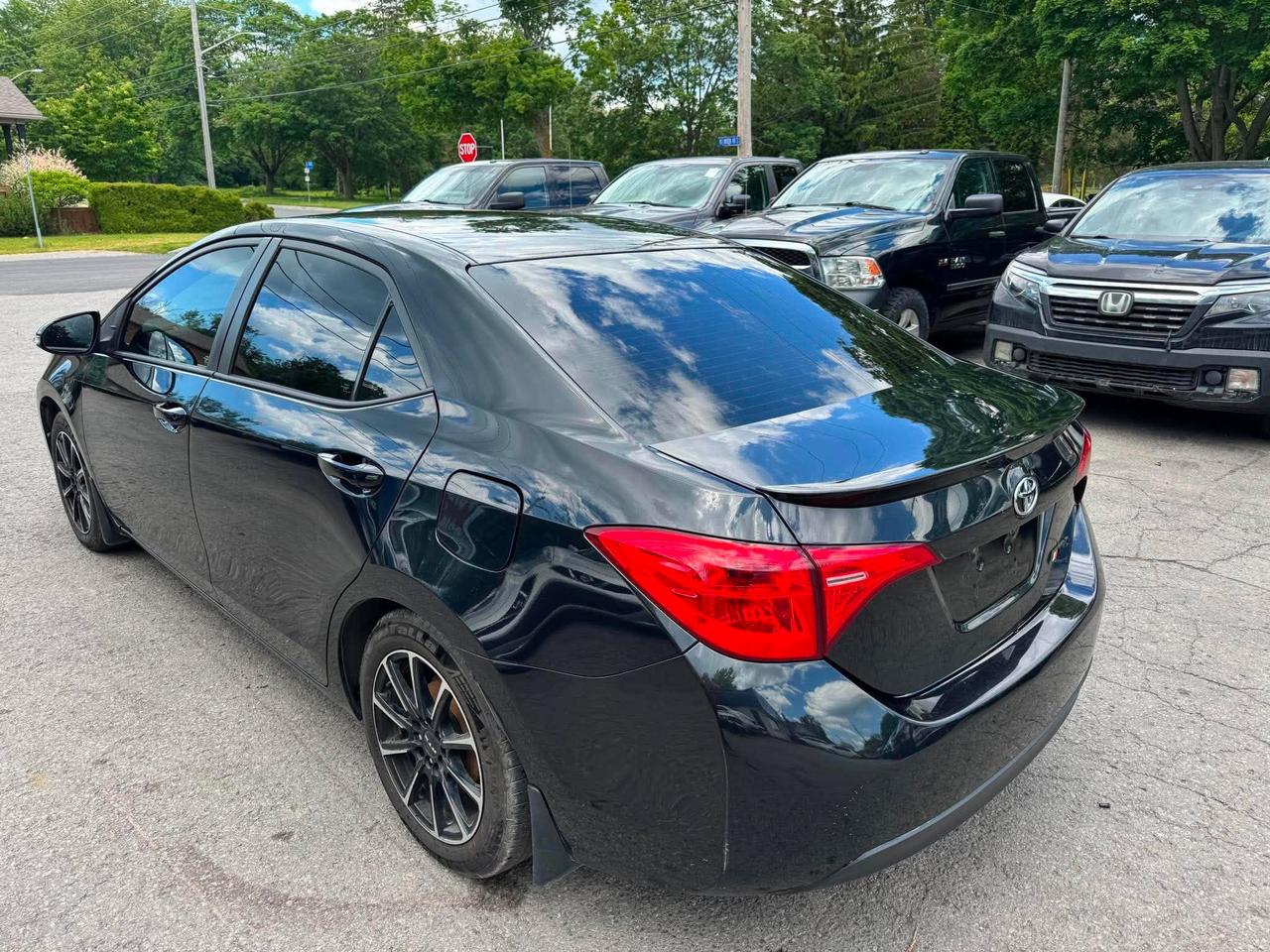 2017 Toyota Corolla 4dr Sdn Man Se Photo4