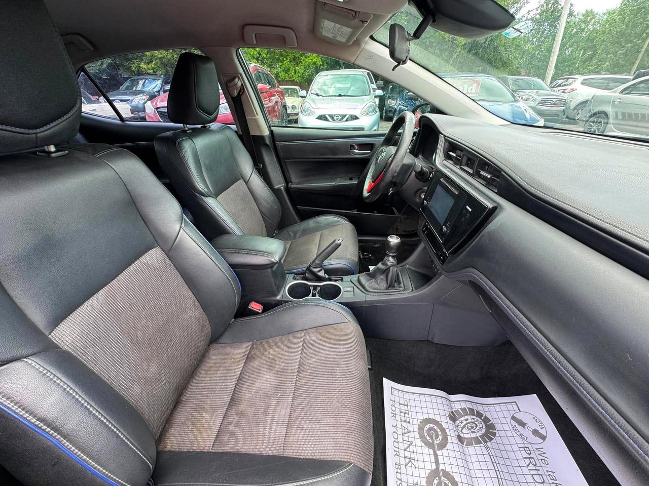 2017 Toyota Corolla 4dr Sdn Man Se Photo