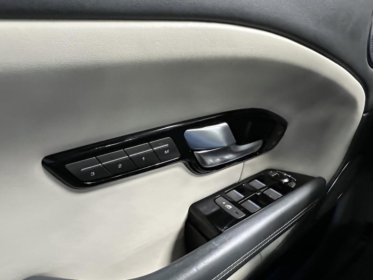 2019 Land Rover Range Rover Evoque Convertible HSE Dynamic Photo