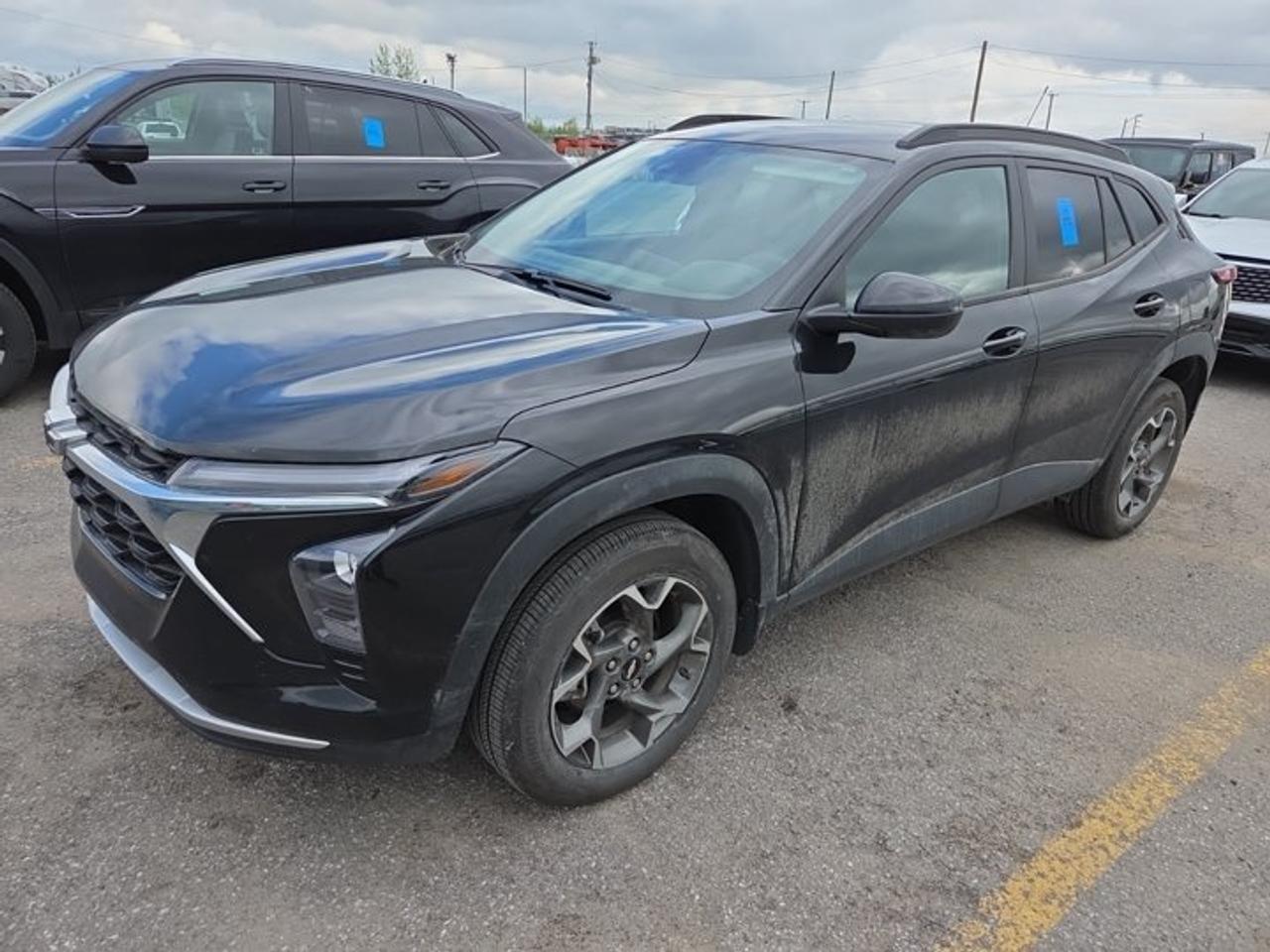 2025 Chevrolet Trax LT | Heated Seats + Steering | Adaptive Cruise | Remote Start | CarPlay | Blind Spot | and More ! Photo