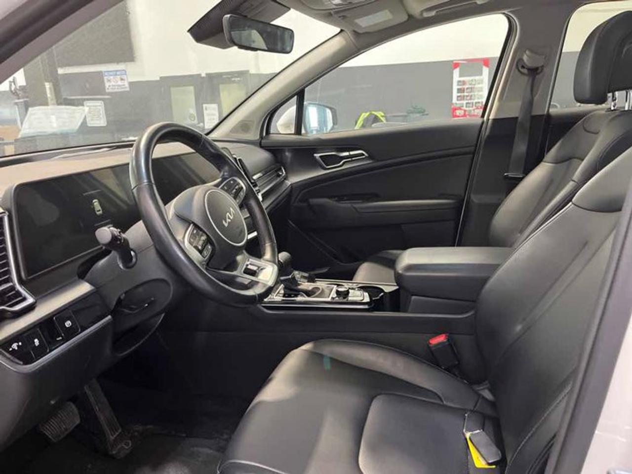 2023 Kia Sportage EX AWD | Leather | Heated Seats | Blind Spot | Wireless Carplay | Lane Keep Assist | and More ! Photo