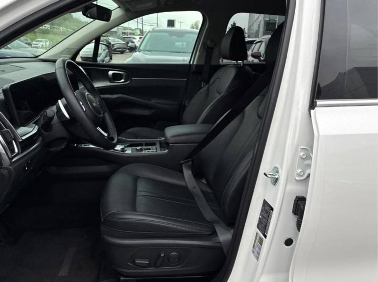 2025 Kia Sorento Plug-In Hybrid EX AWD | Leather | Heated Seats + Steering | Smart Cruise | Blind Spot Monitor | and More ! Photo