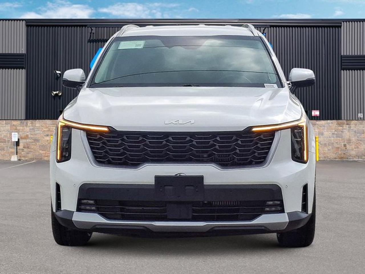 2025 Kia Sorento Plug-In Hybrid EX AWD | Leather | Heated Seats + Steering | Smart Cruise | Blind Spot Monitor | and More ! Photo