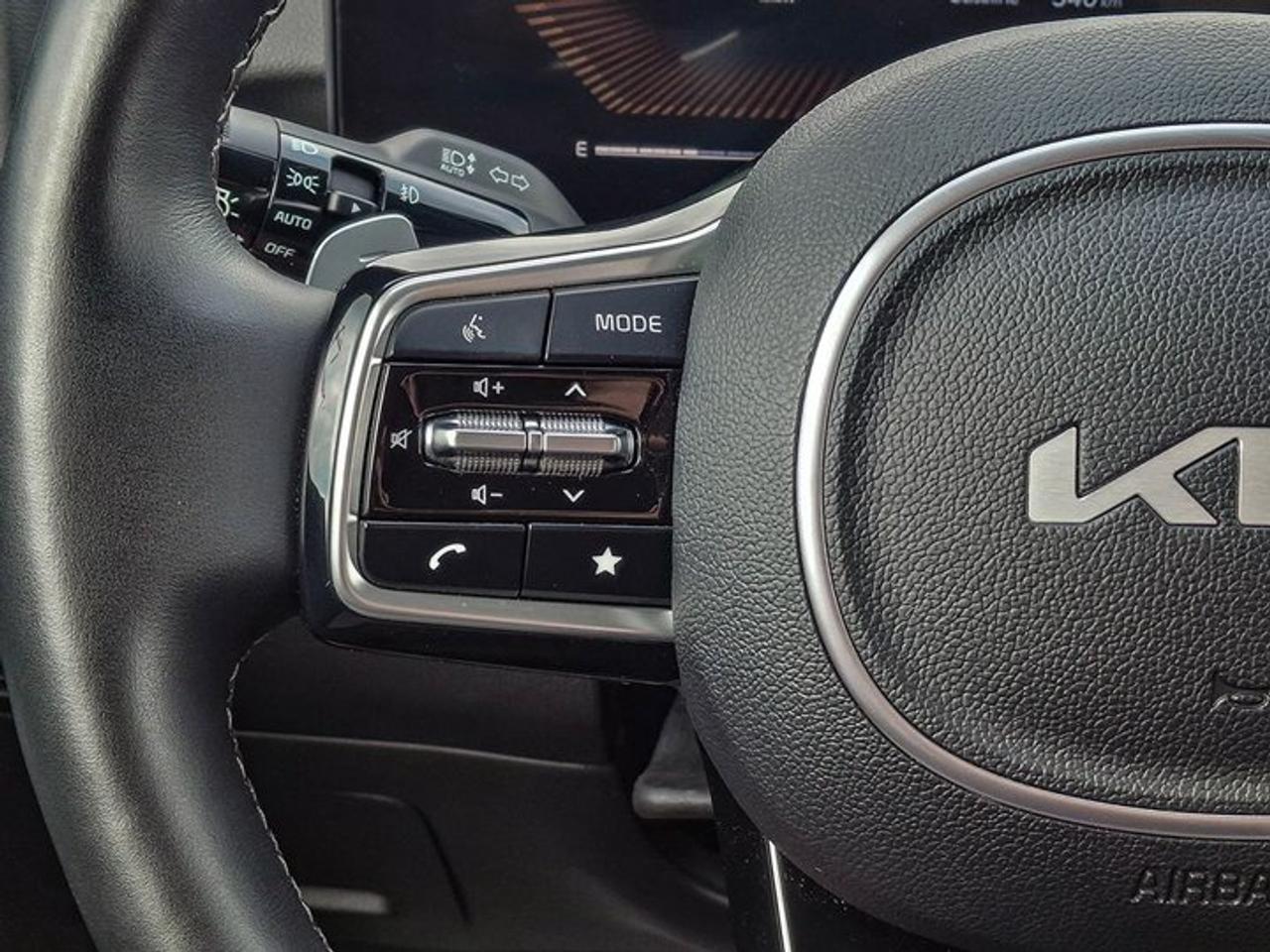 2025 Kia Sorento Plug-In Hybrid EX AWD | Leather | Heated Seats + Steering | Smart Cruise | Blind Spot Monitor | and More ! Photo