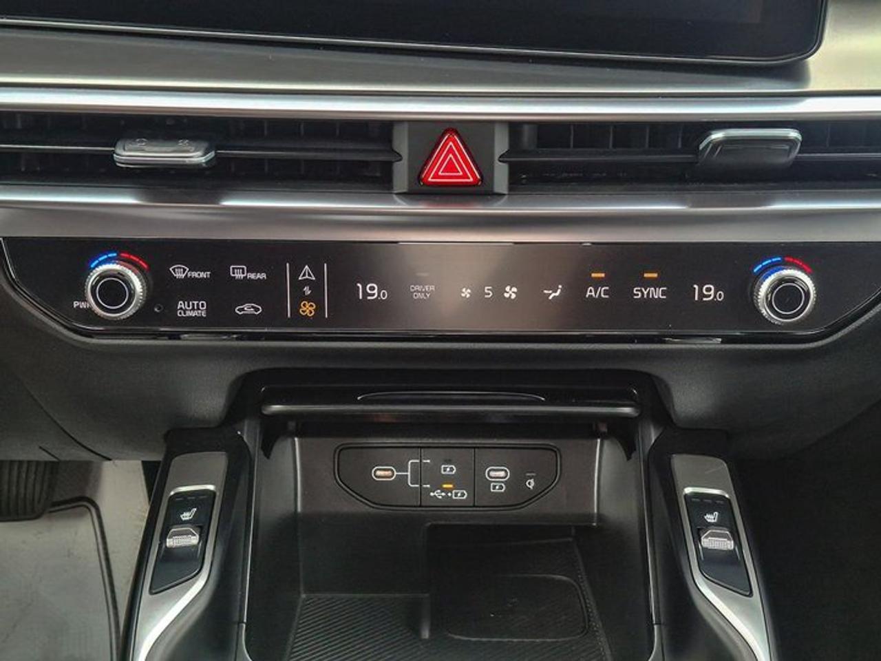 2025 Kia Sorento Plug-In Hybrid EX AWD | Leather | Heated Seats + Steering | Smart Cruise | Blind Spot Monitor | and More ! Photo