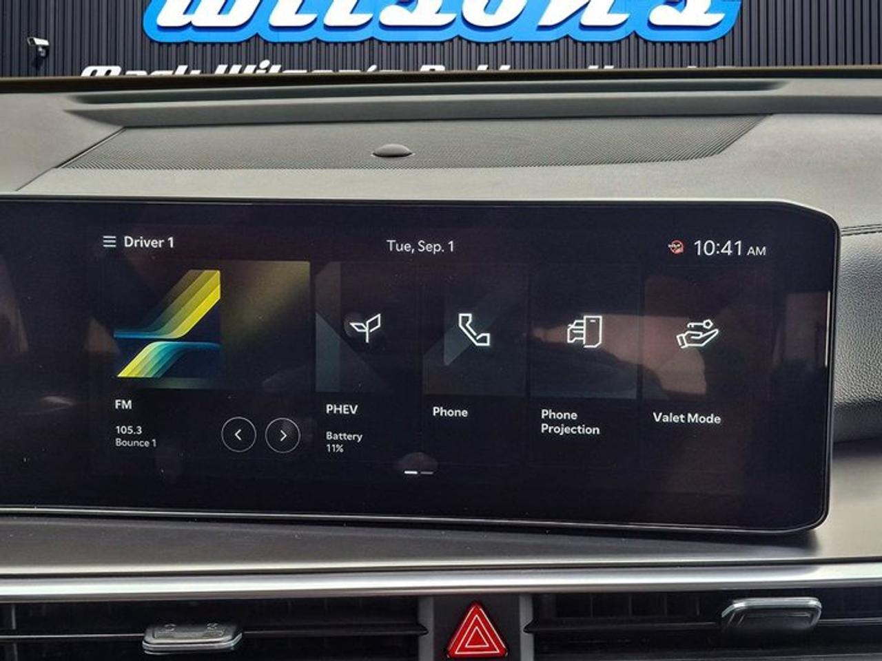 2025 Kia Sorento Plug-In Hybrid EX AWD | Leather | Heated Seats + Steering | Smart Cruise | Blind Spot Monitor | and More ! Photo