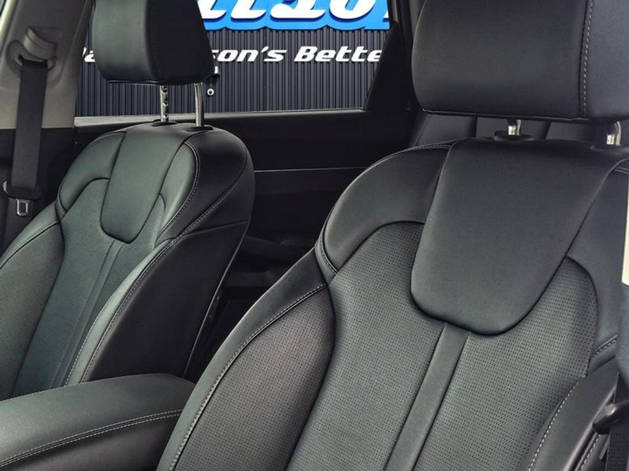 2025 Kia Sorento Plug-In Hybrid EX AWD | Leather | Heated Seats + Steering | Smart Cruise | Blind Spot Monitor | and More ! Photo