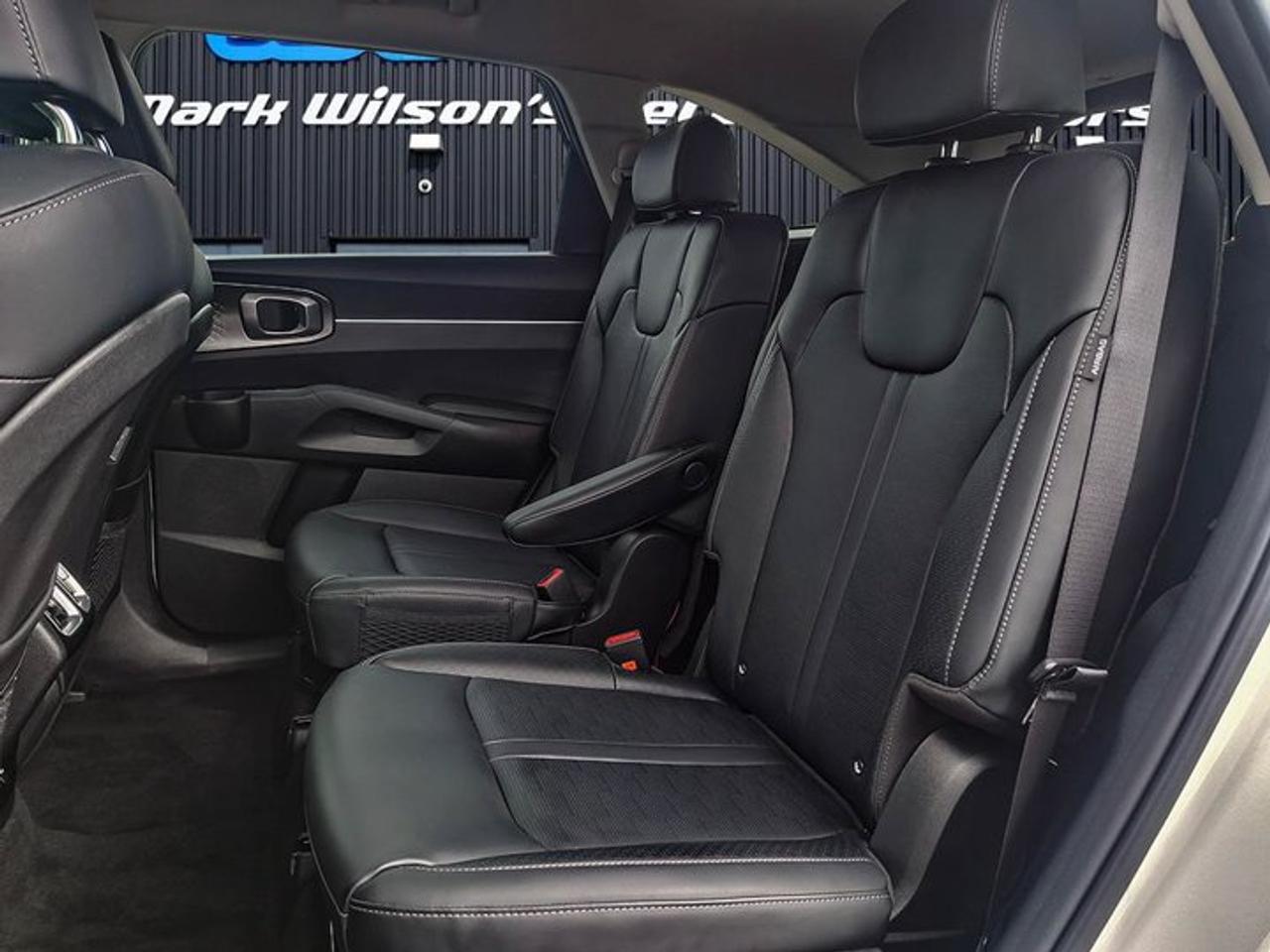 2025 Kia Sorento Plug-In Hybrid EX AWD | Leather | Heated Seats + Steering | Smart Cruise | Blind Spot Monitor | and More ! Photo