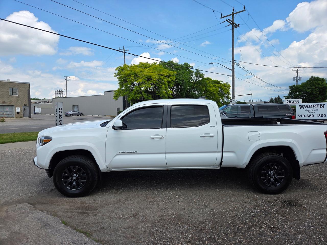 2020 Toyota Tacoma SR5 Photo2