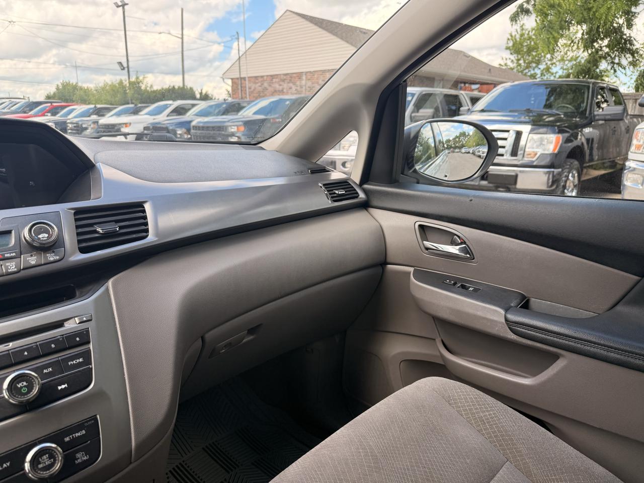 2014 Honda Odyssey LX Photo
