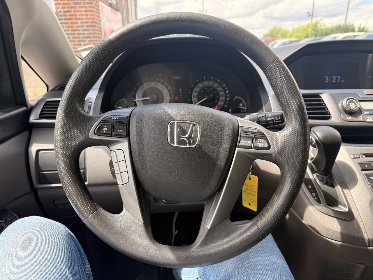 2014 Honda Odyssey LX Photo