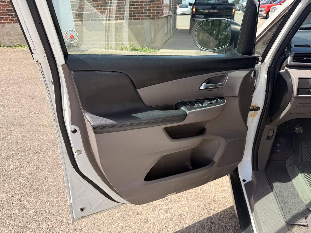 2014 Honda Odyssey LX Photo