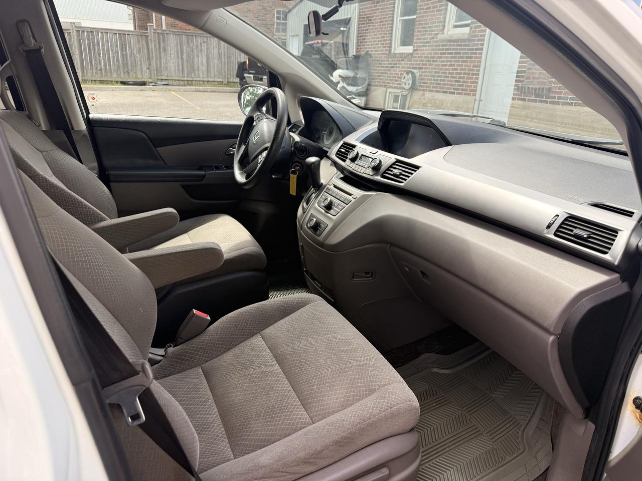 2014 Honda Odyssey LX Photo