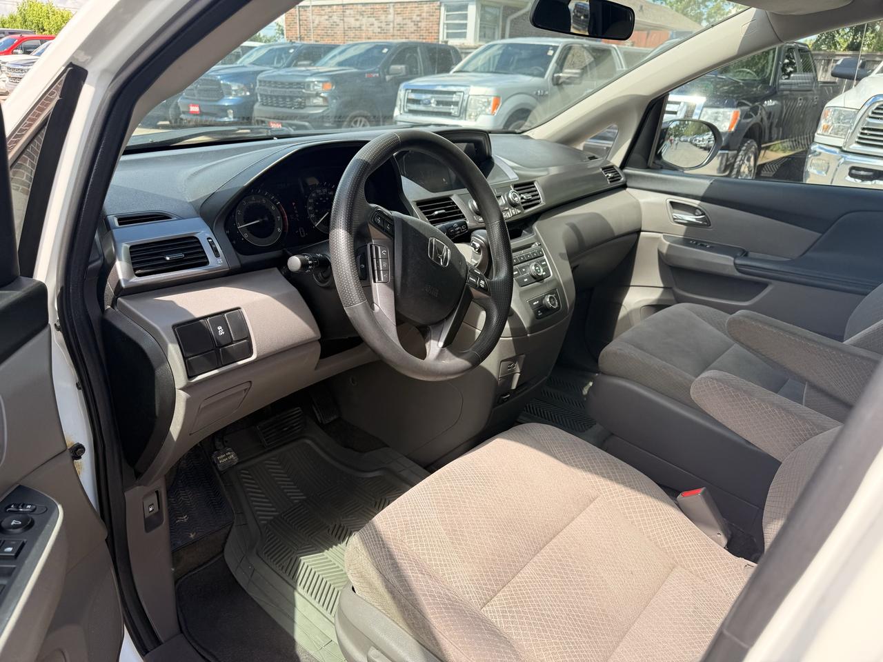 2014 Honda Odyssey LX Photo
