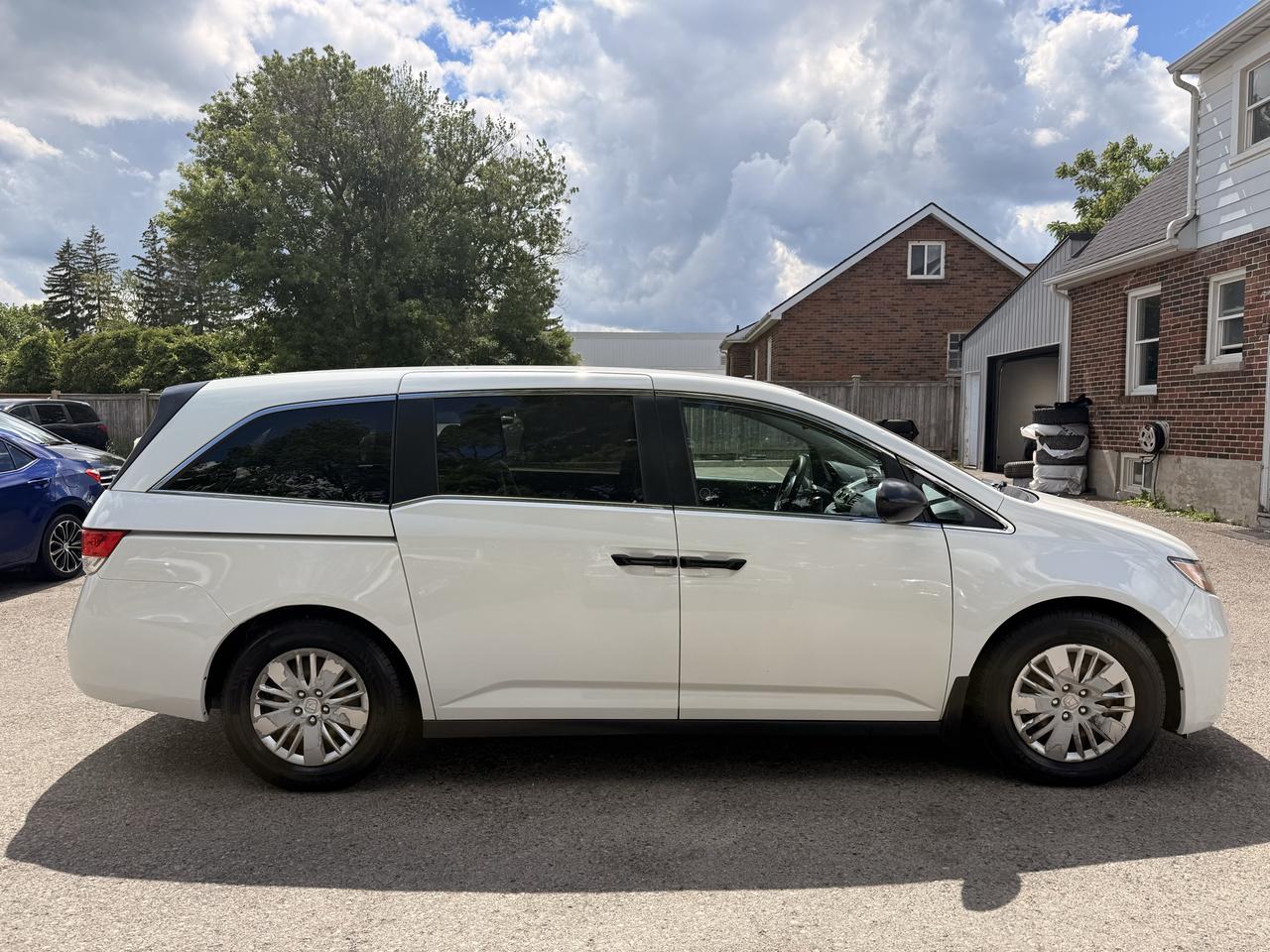 2014 Honda Odyssey LX Photo