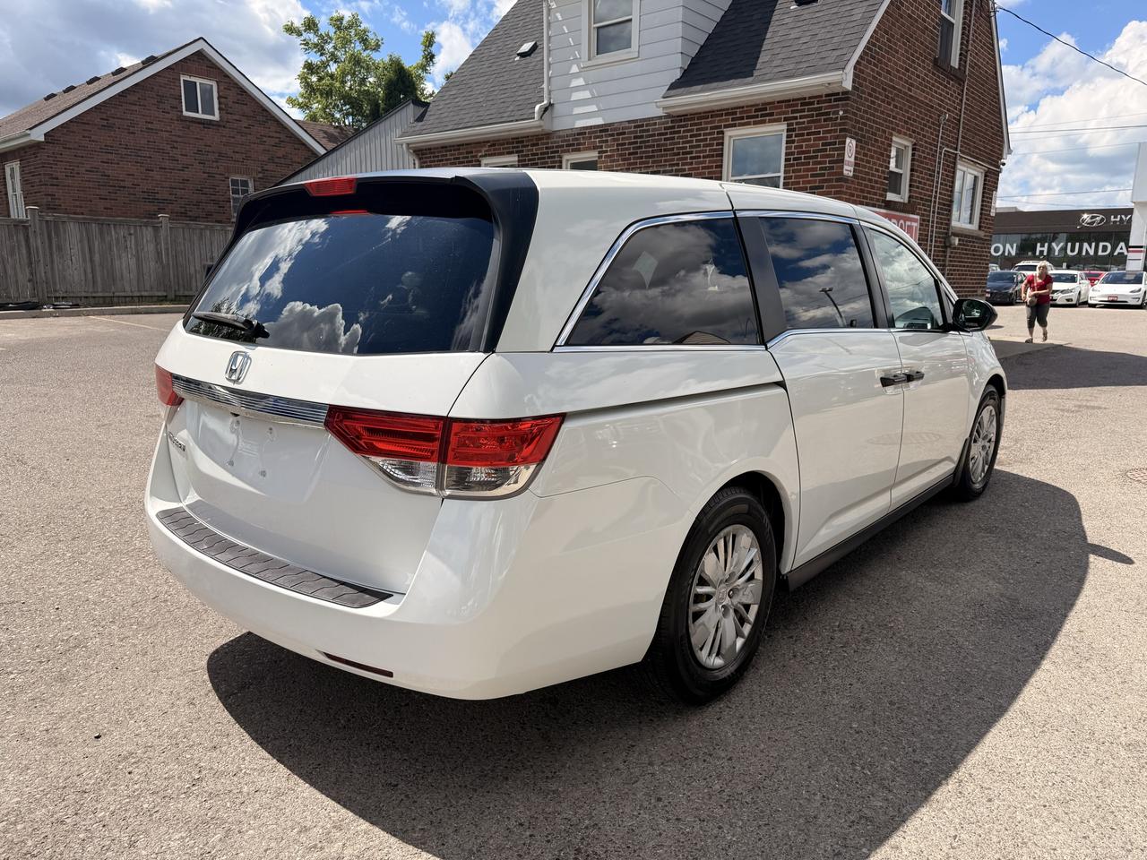 2014 Honda Odyssey LX Photo