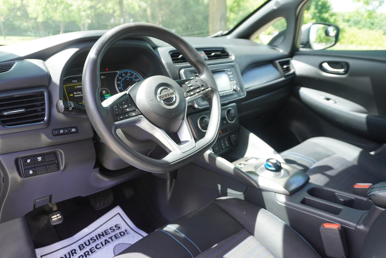 2018 Nissan Leaf ACCIDENT FREE / EFFICIENT / SMART & ECO FRIENDLY ⚡ Photo