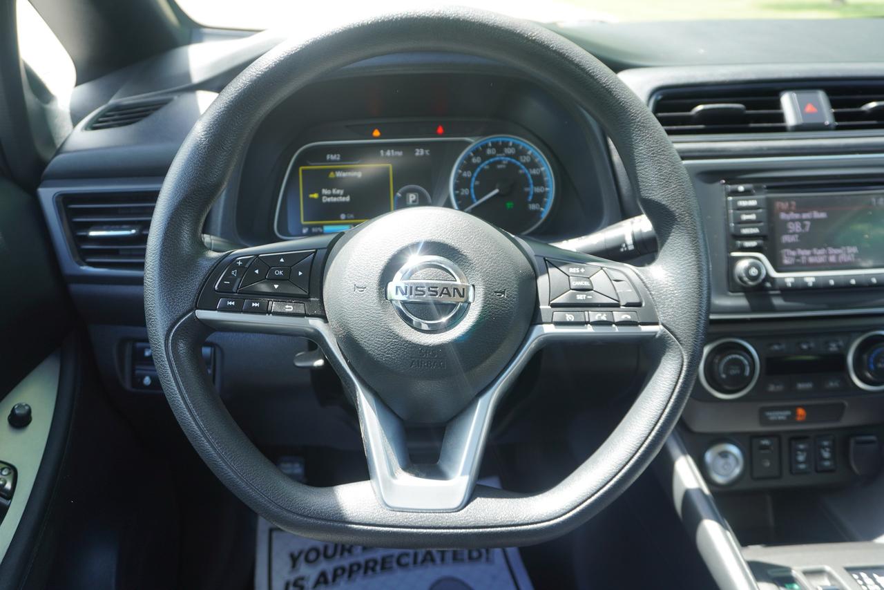 2018 Nissan Leaf ACCIDENT FREE / EFFICIENT / SMART & ECO FRIENDLY ⚡ Photo