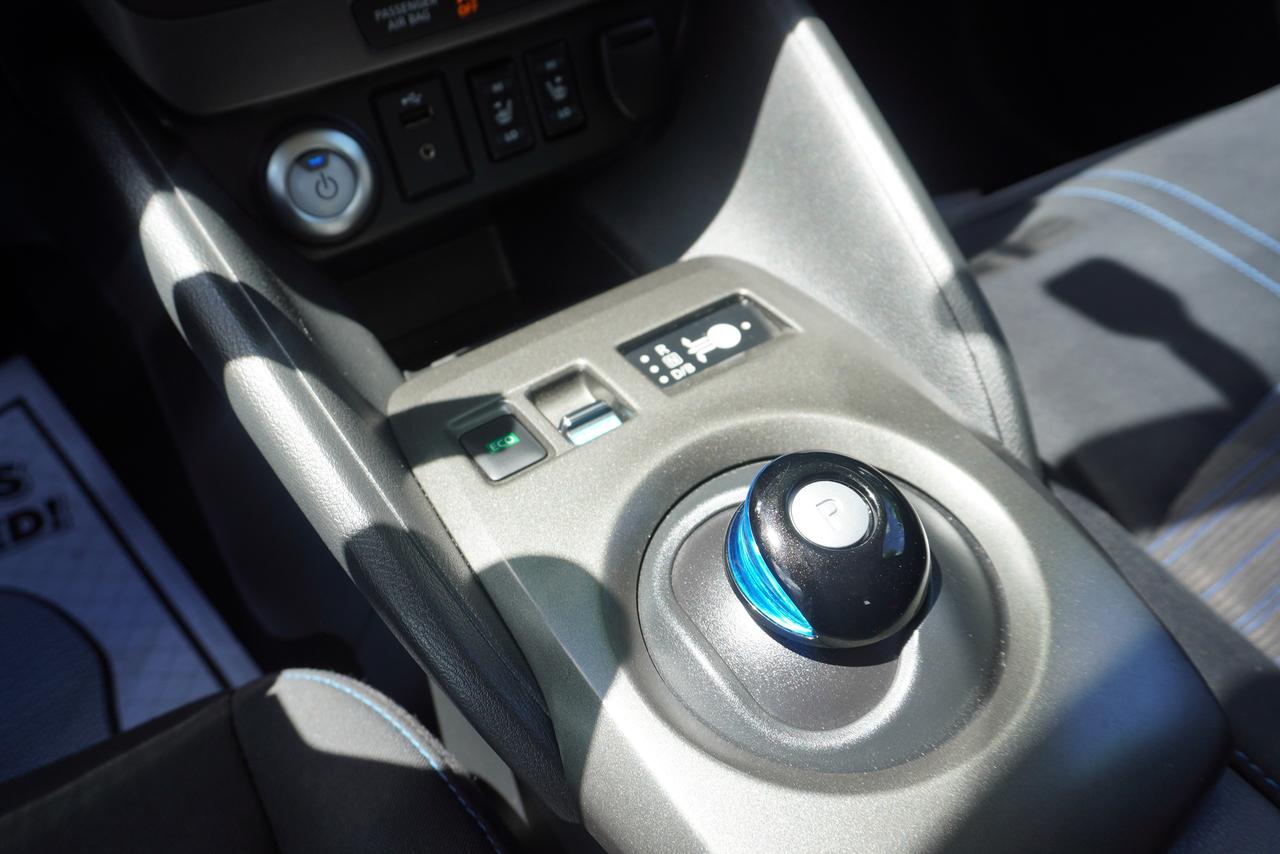 2018 Nissan Leaf ACCIDENT FREE / EFFICIENT / SMART & ECO FRIENDLY ⚡ Photo