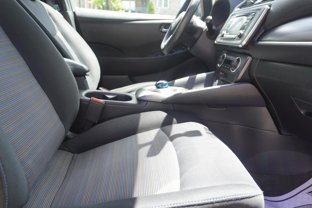 2018 Nissan Leaf ACCIDENT FREE / EFFICIENT / SMART & ECO FRIENDLY ⚡ Photo