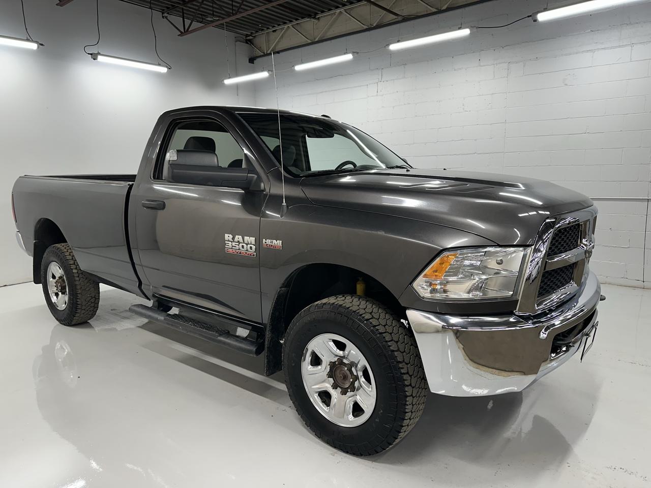 2016 RAM 3500 4WD Reg Cab 140.5" ST Photo1