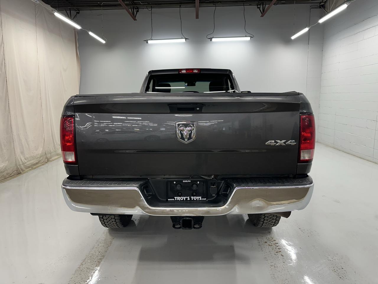 2016 RAM 3500 4WD Reg Cab 140.5" ST Photo5