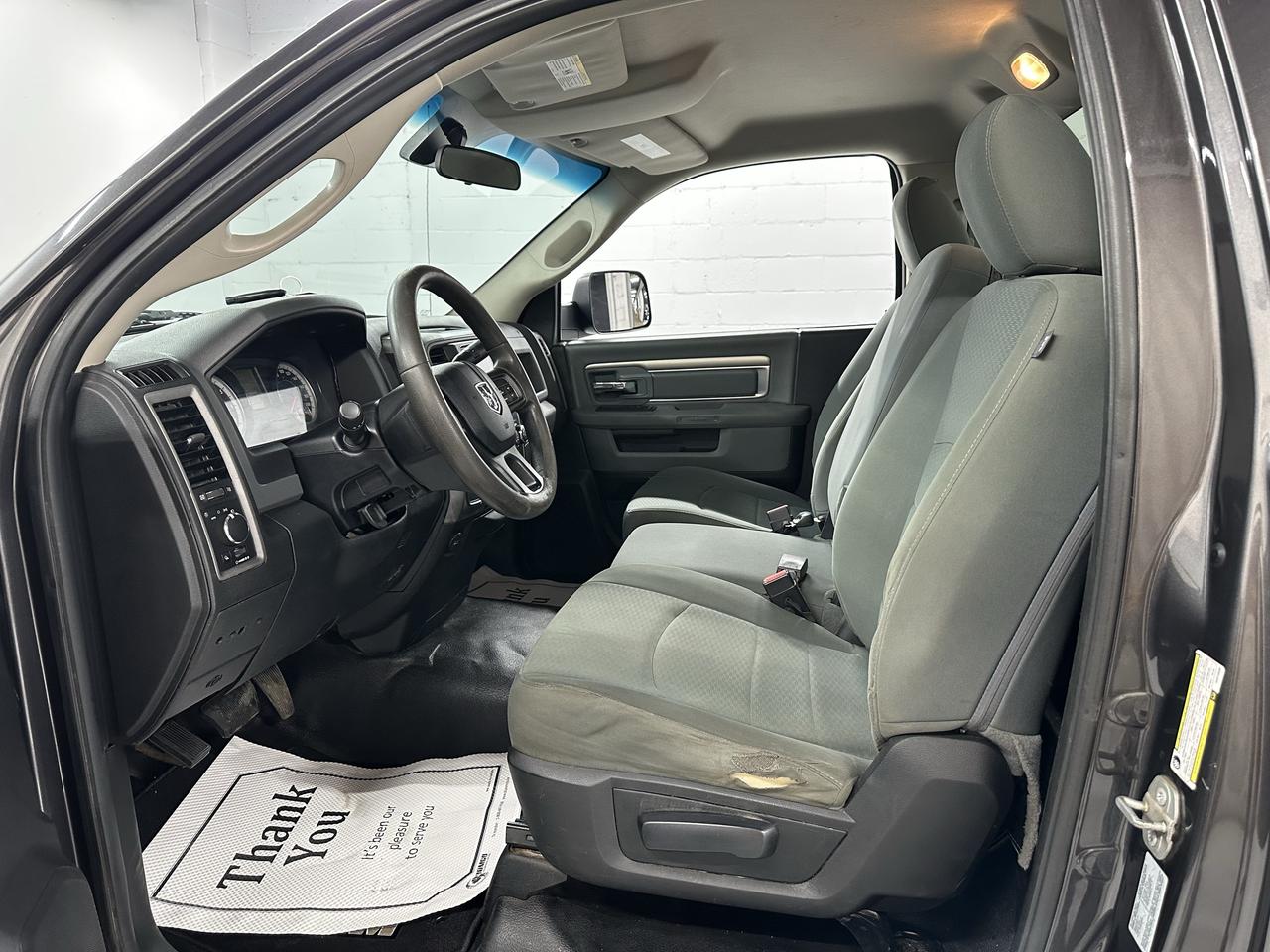 2016 RAM 3500 4WD Reg Cab 140.5" ST Photo7