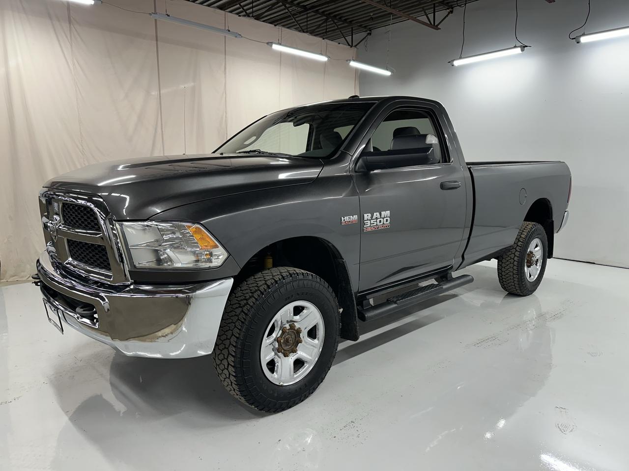 2016 RAM 3500 4WD Reg Cab 140.5" ST Photo3