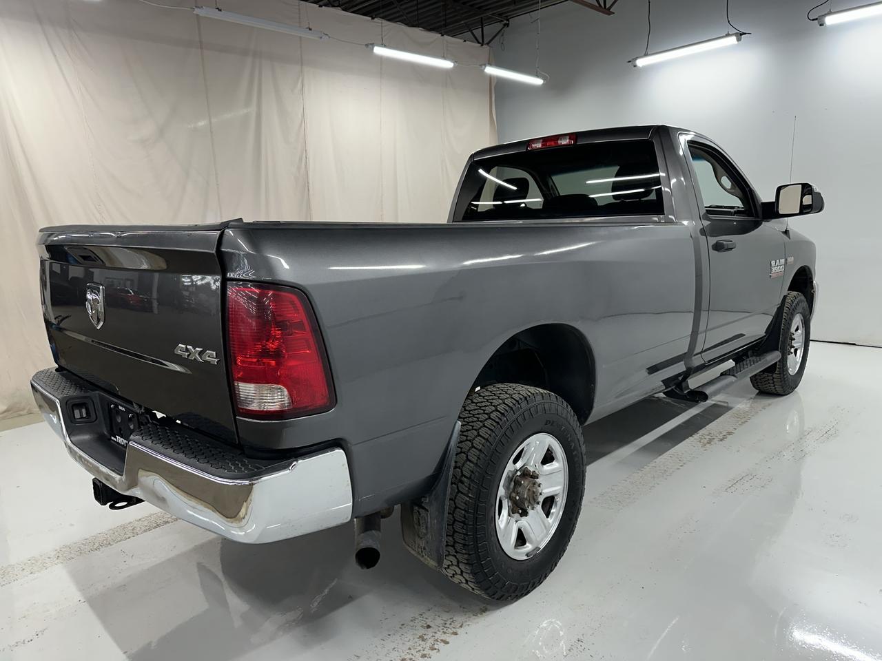 2016 RAM 3500 4WD Reg Cab 140.5" ST Photo6