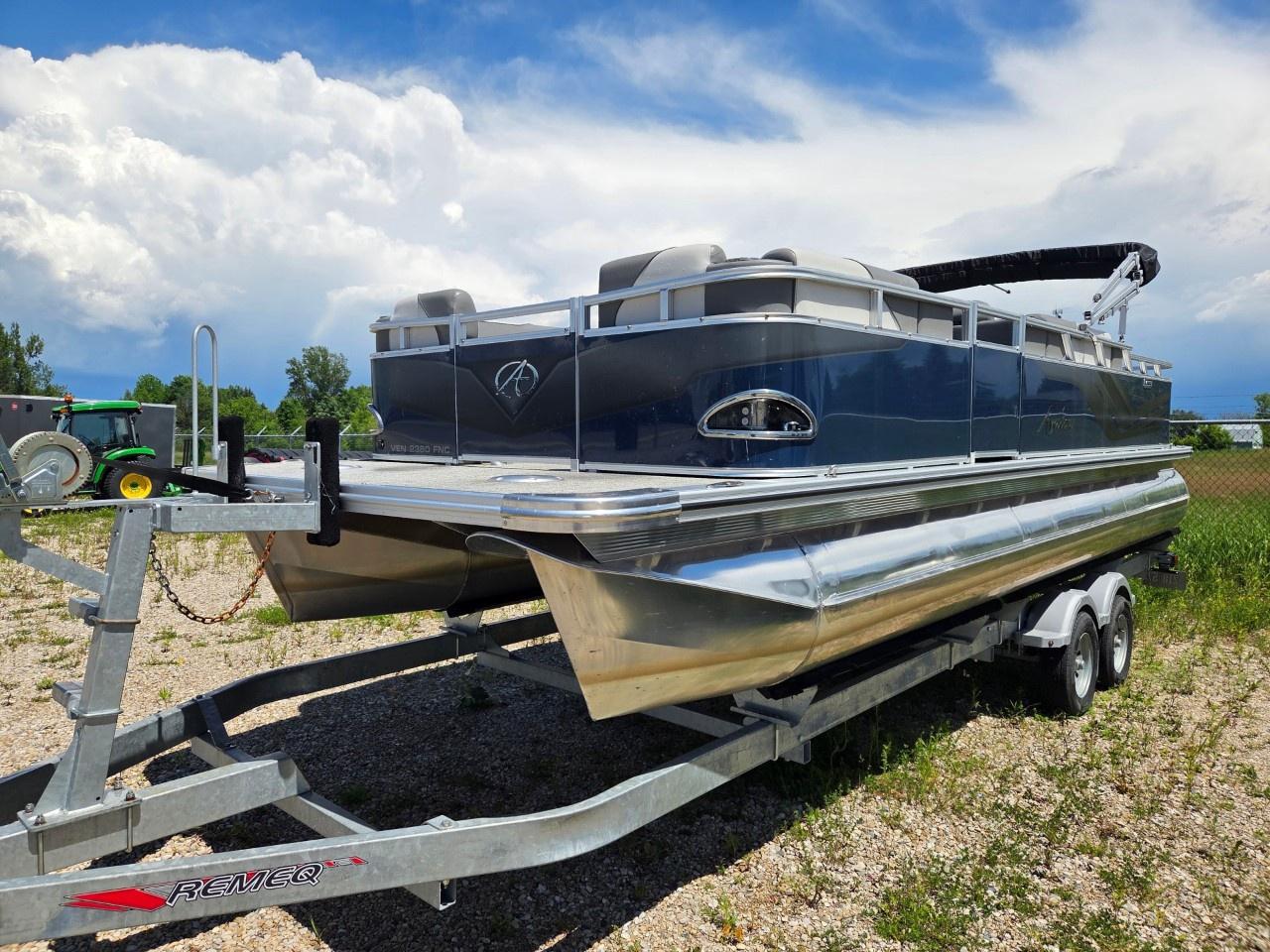 2026 AVALON Venture Platinum Edition Photo