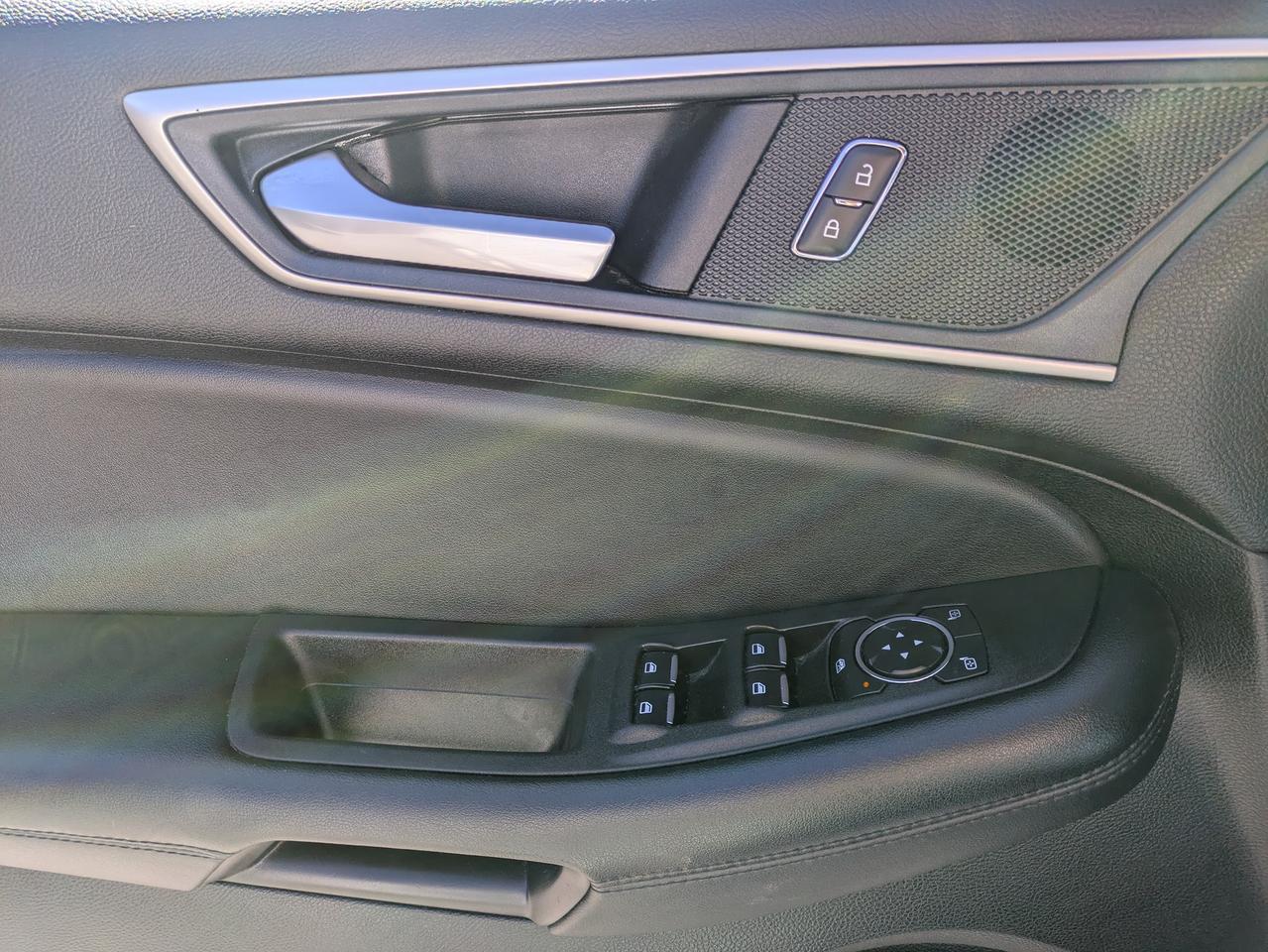 2023 Ford Edge SEL Photo