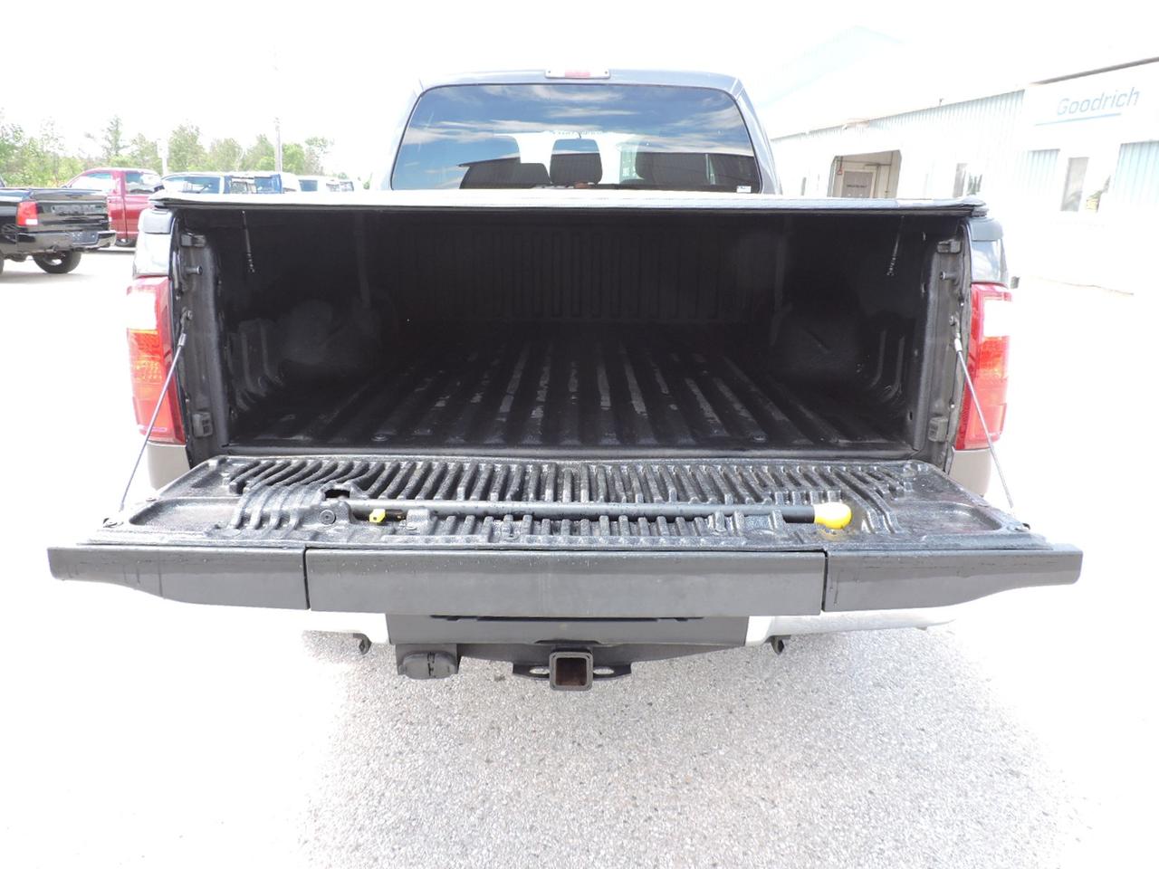 2016 Ford SUPER DUTY F-250 SRW XLT 6.7L 4X4 Well Oiled 1 Owner No Winters 185000K Photo