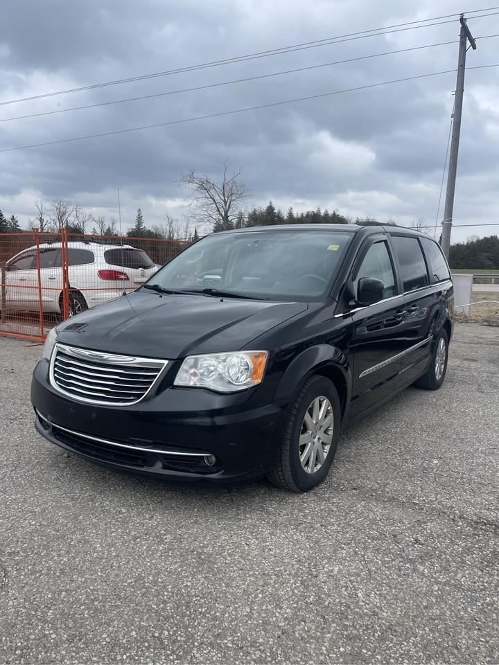 2013 Chrysler Town & Country TOURING Photo