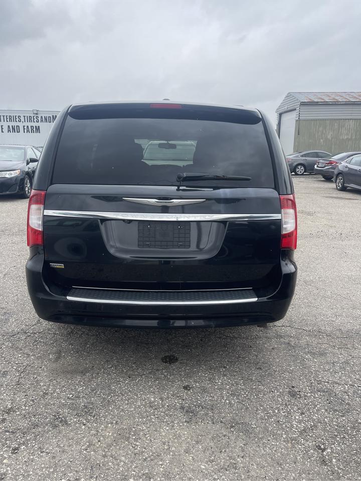 2013 Chrysler Town & Country TOURING Photo4