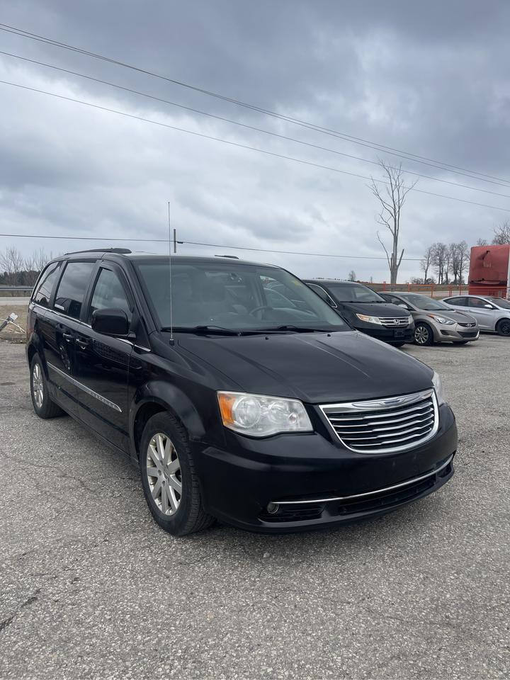 2013 Chrysler Town & Country TOURING Photo