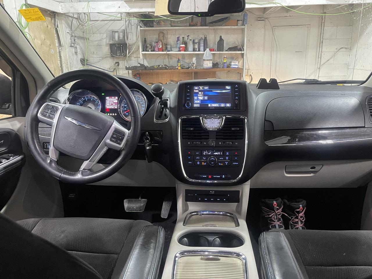 2013 Chrysler Town & Country TOURING Photo
