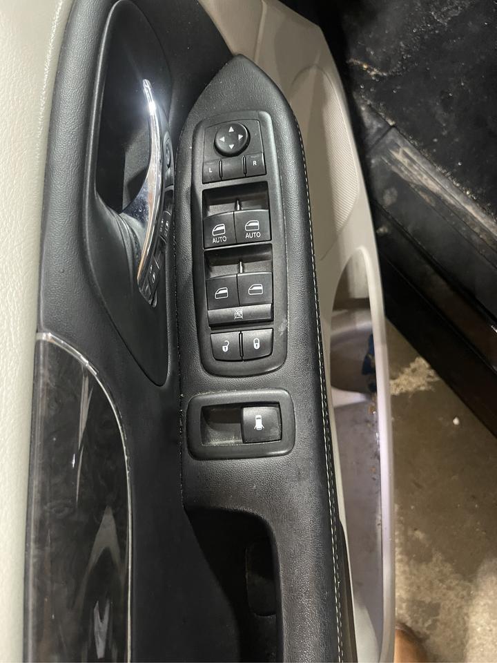 2013 Chrysler Town & Country TOURING Photo