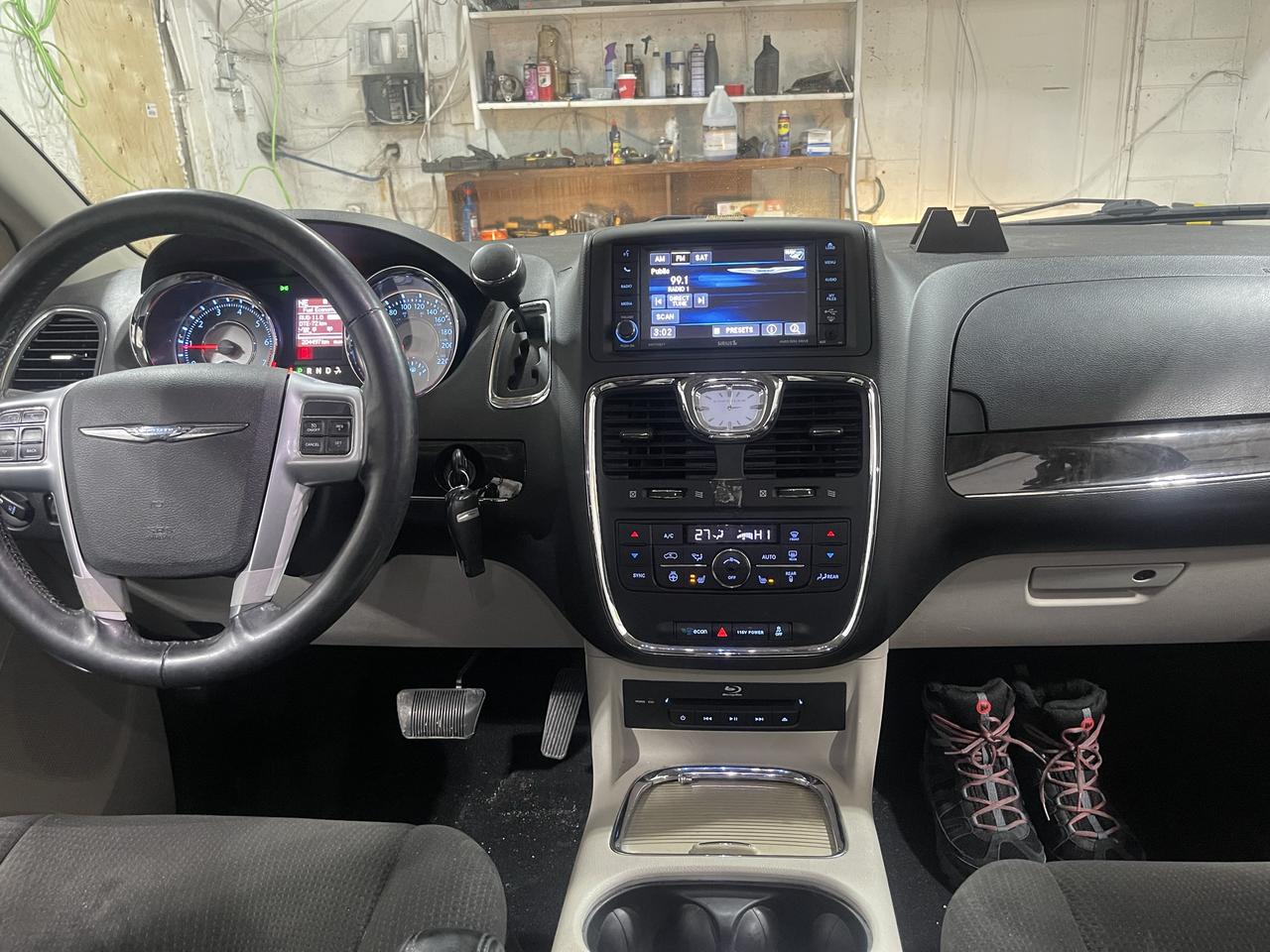 2013 Chrysler Town & Country TOURING Photo
