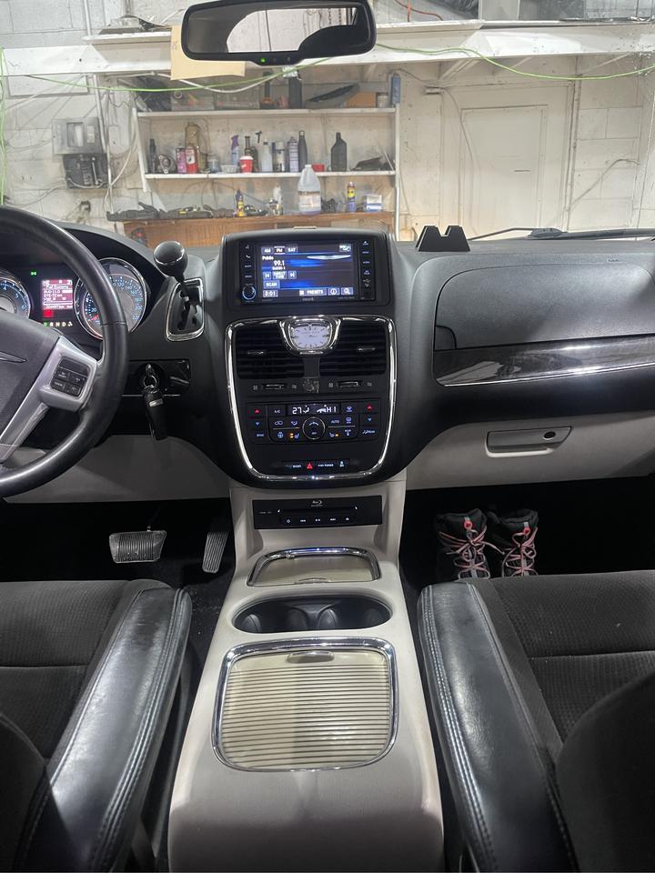 2013 Chrysler Town & Country TOURING Photo