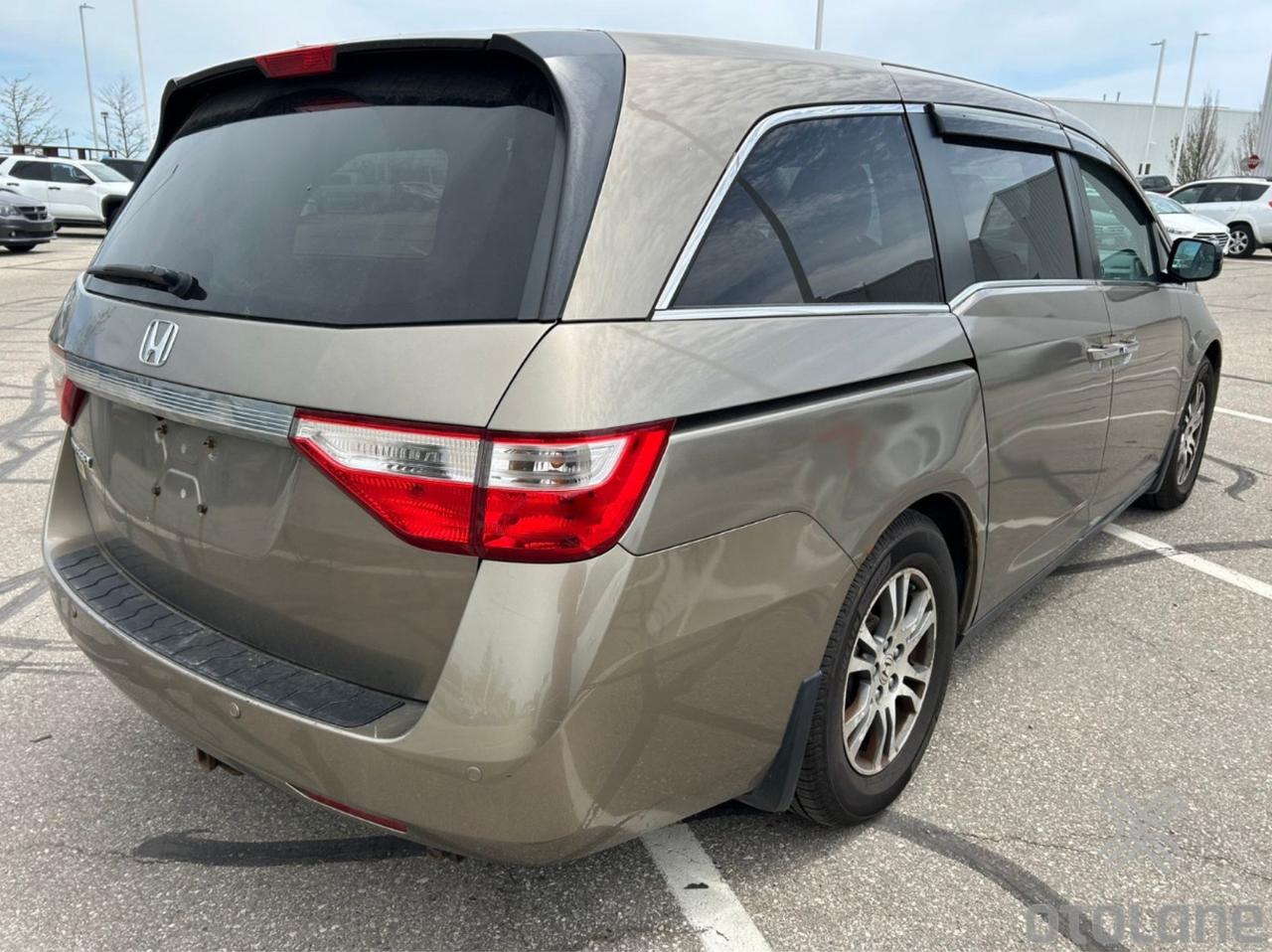 2013 Honda Odyssey EX-L Photo4
