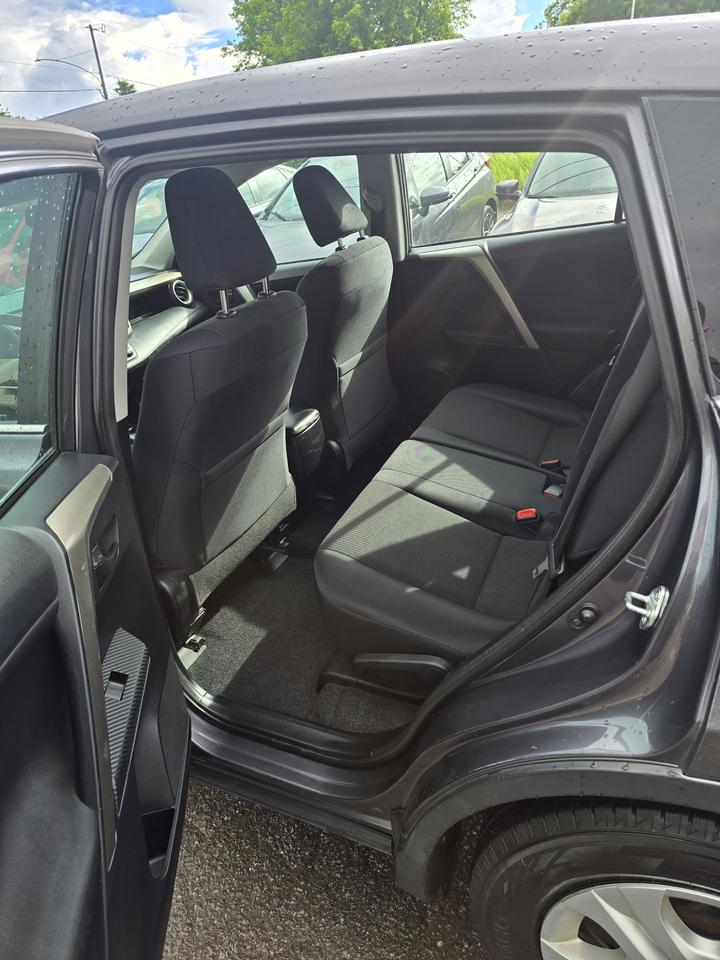 2015 Toyota RAV4 LE Photo