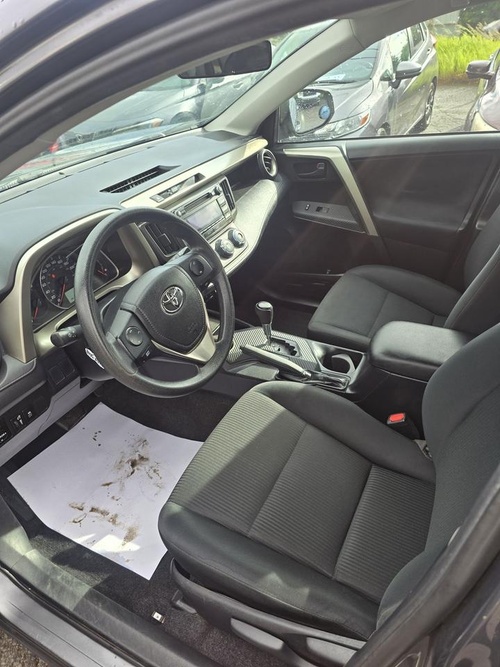 2015 Toyota RAV4 LE Photo