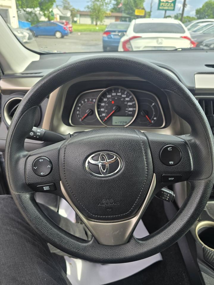 2015 Toyota RAV4 LE Photo