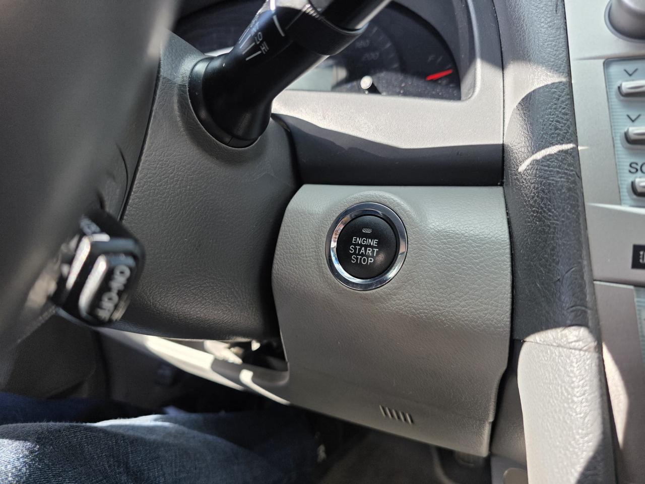 2007 Toyota Camry XLE V6 - LEATHER|SUNROOF|PUSH START|HEATED SEAT Photo