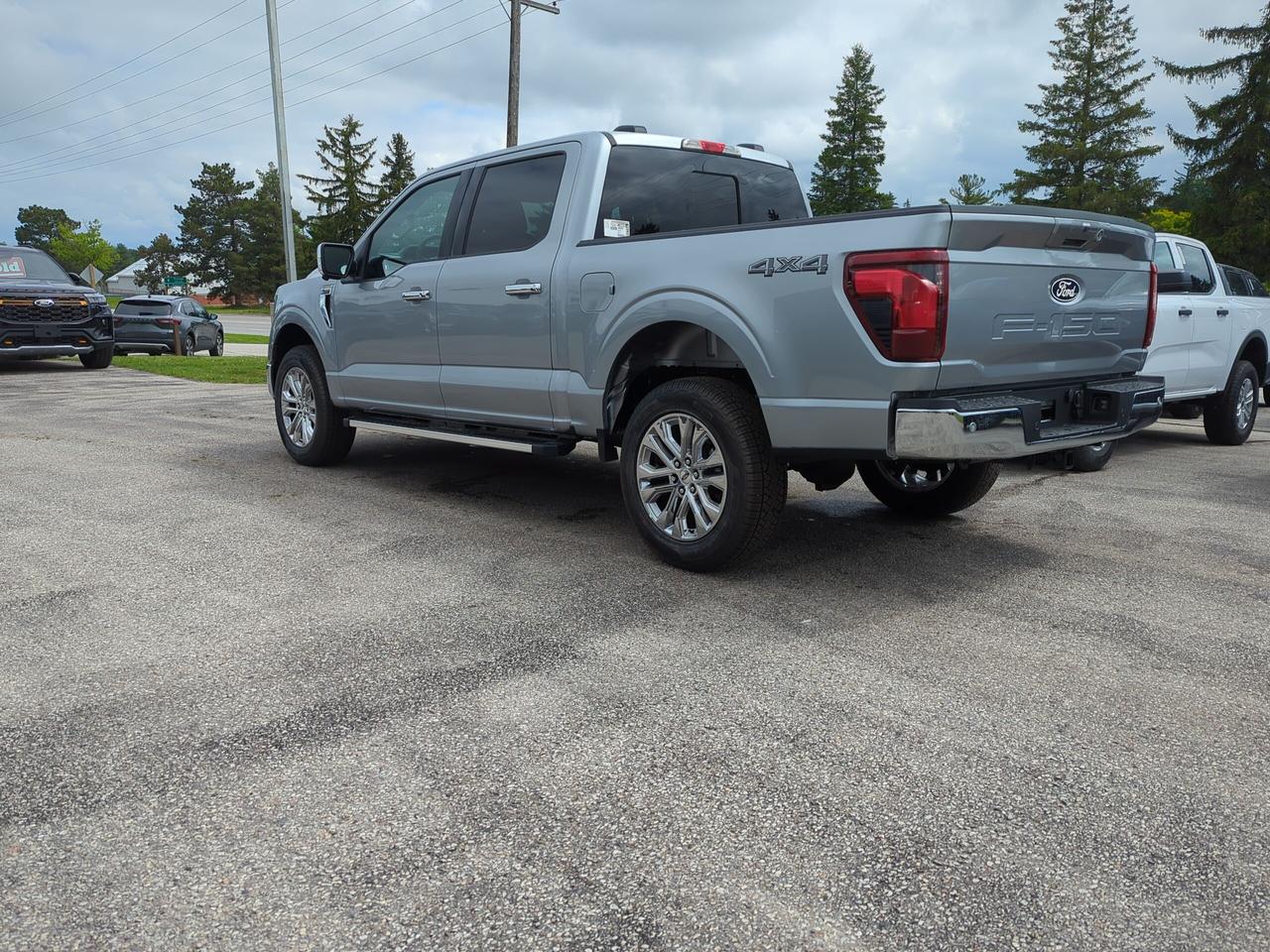 2026 Ford F-150 XLT SuperCrew 302A 4x4 Photo3