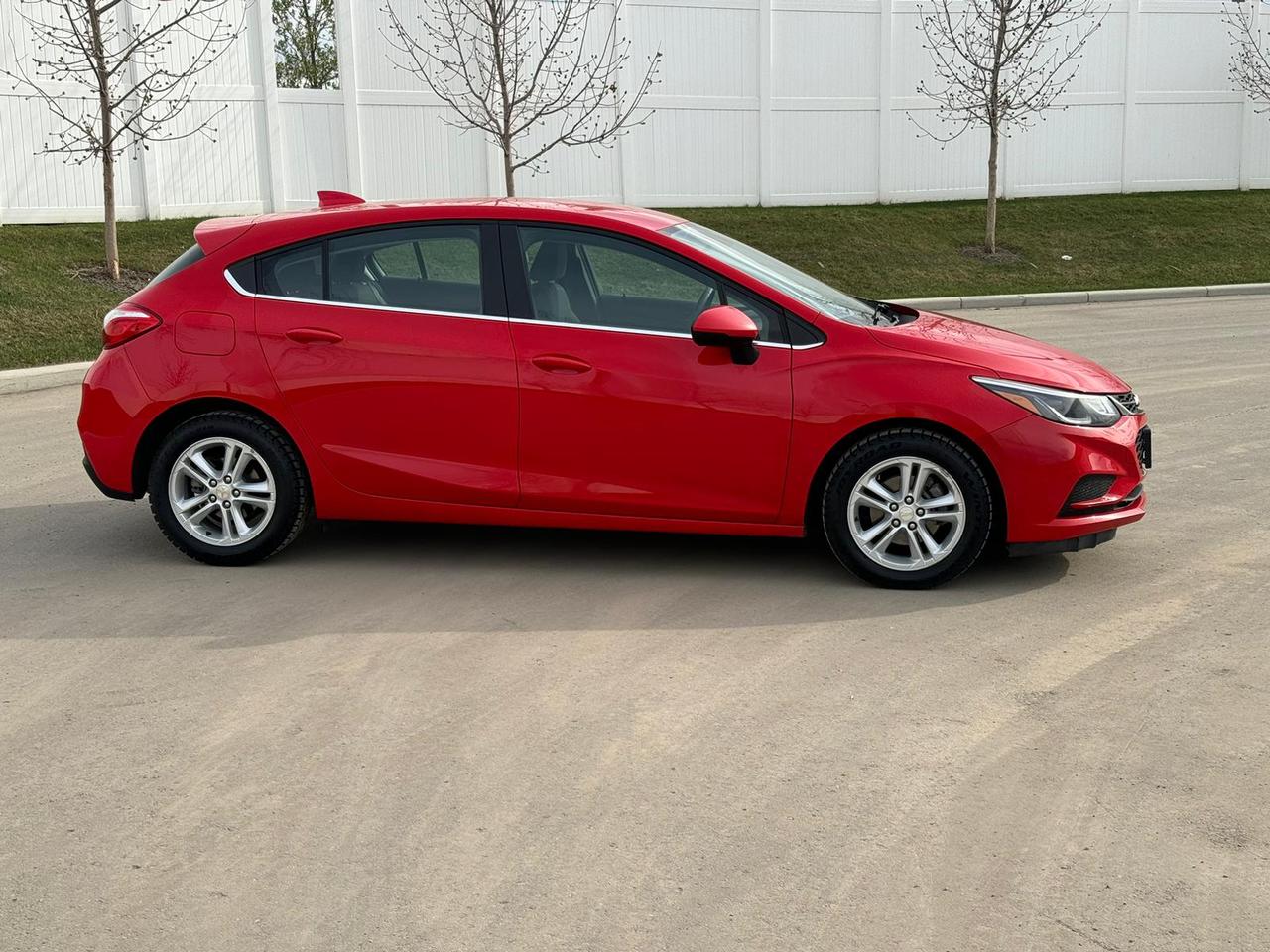 2017 Chevrolet Cruze LT Photo