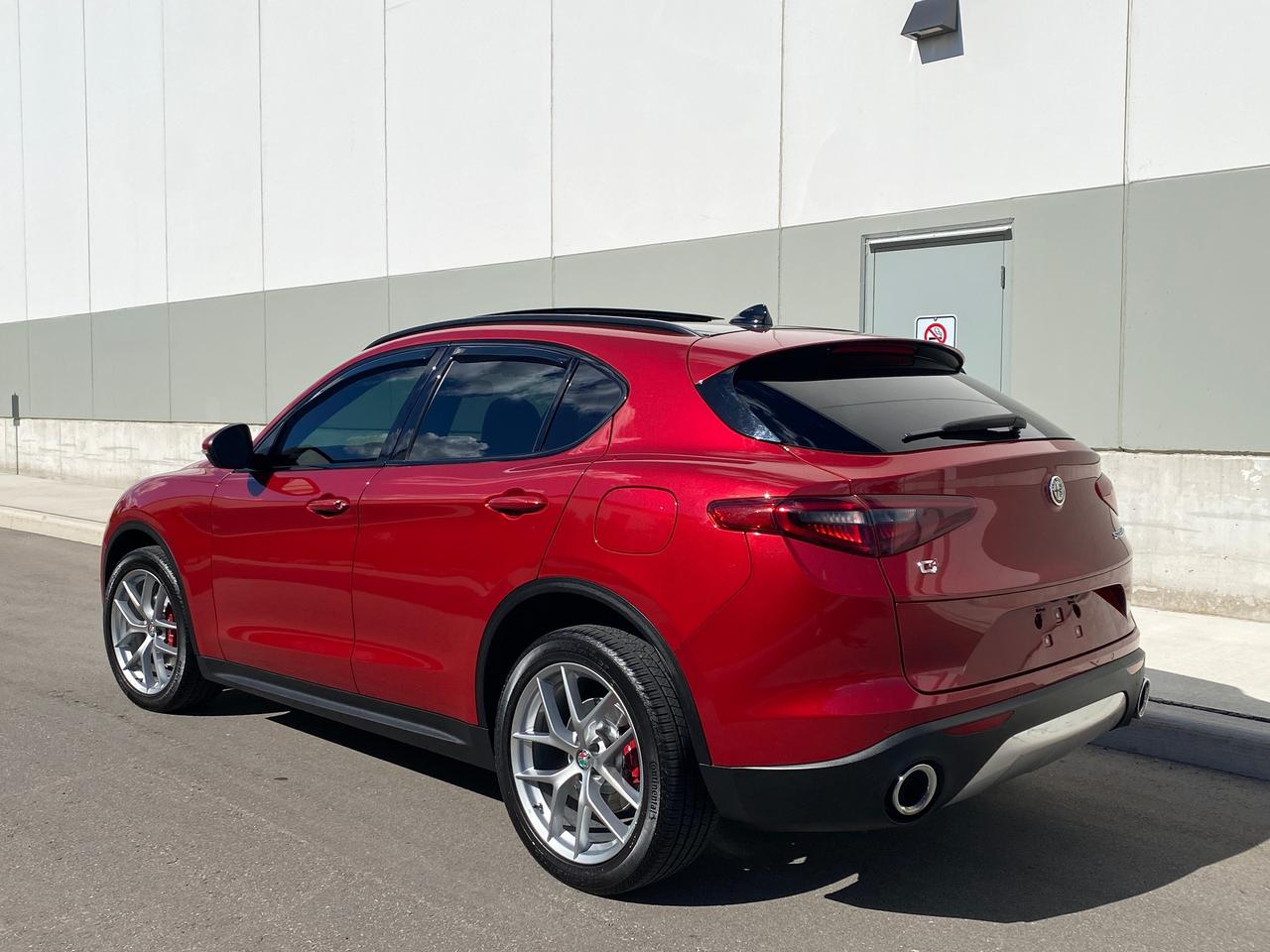 2018 Alfa Romeo Stelvio Ti Sport Q4 AWD-NAV-CAMERA-PANO ROOF Photo4